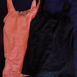 Set of 2 Rhonda Shear Womans Black & Coral Lace Neckline Camisole Size Medium
